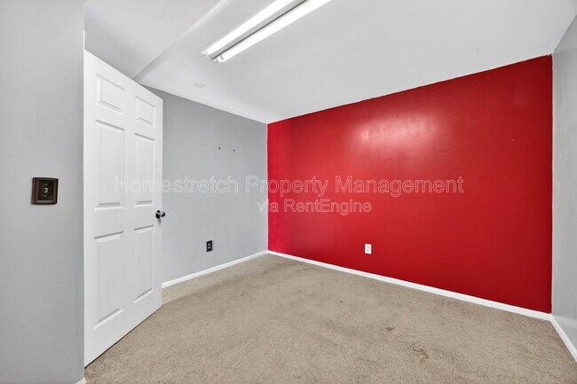 Building Photo - 166 Royallprairie Ln