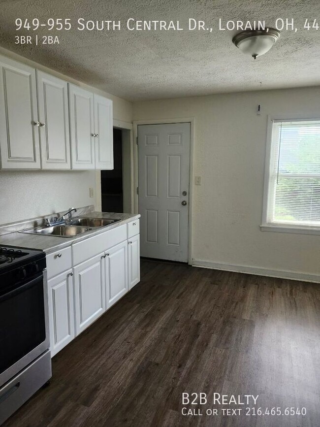 Building Photo - 949-955 South Central Dr., Lorain, OH, 440...