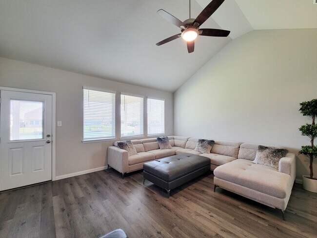 Building Photo - THIS THREE BED, FOUR BATH, CANAL FRONT HOM...