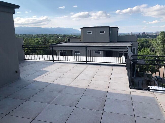 Building Photo - Beautiful 3 Bed, 4 Bath Home, Stunning Views from Rooftop Deck, D-12, close to DT and Military