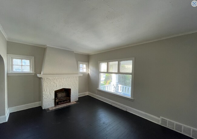 Building Photo - SECTION 8 and EDEN Accepted!! Spacious Newly Renovated 3 Br Home!