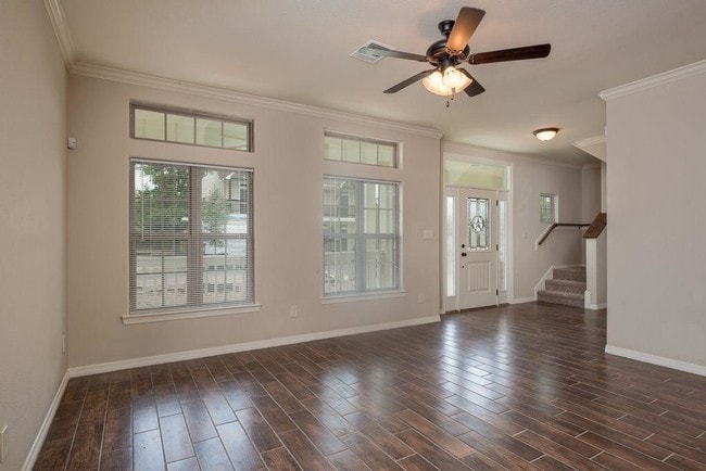 Building Photo - 402 Live Oak St