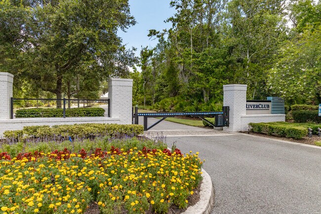 Building Photo - 110 Oak Pk Dr