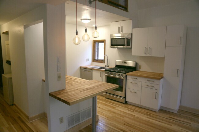 Primary Photo - 2312 Milwaukee Avenue