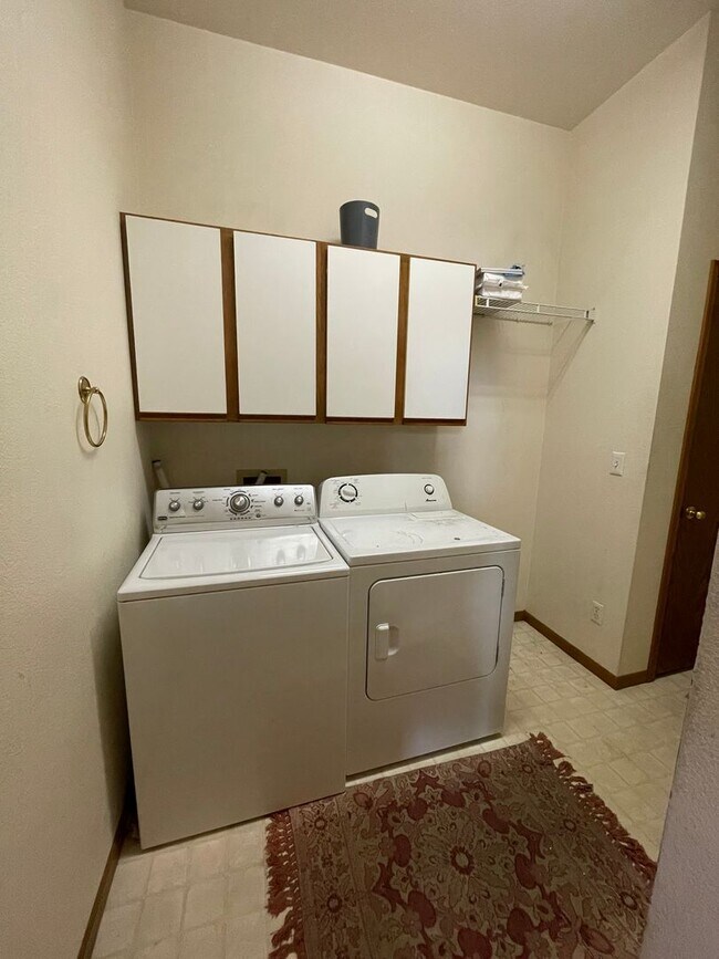 Building Photo - STUDENTS WELCOME! Spacious Duplex in Southwest Ft. Collins