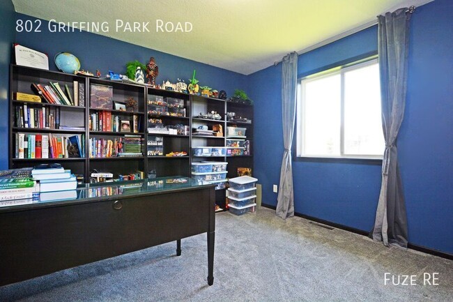 Building Photo - 802 Griffing Park Rd