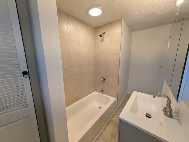 Building Photo - Stunning 3 bedroom 2 bathroom single family house available in Asbury Park!