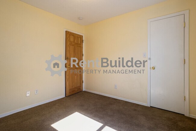Building Photo - 708 Shire St SW