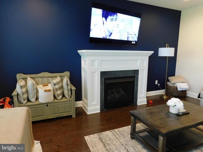 Building Photo - 16740 River View Cir