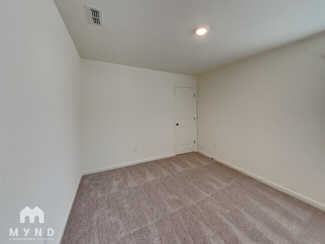 Building Photo - 424 Cottontail Ln