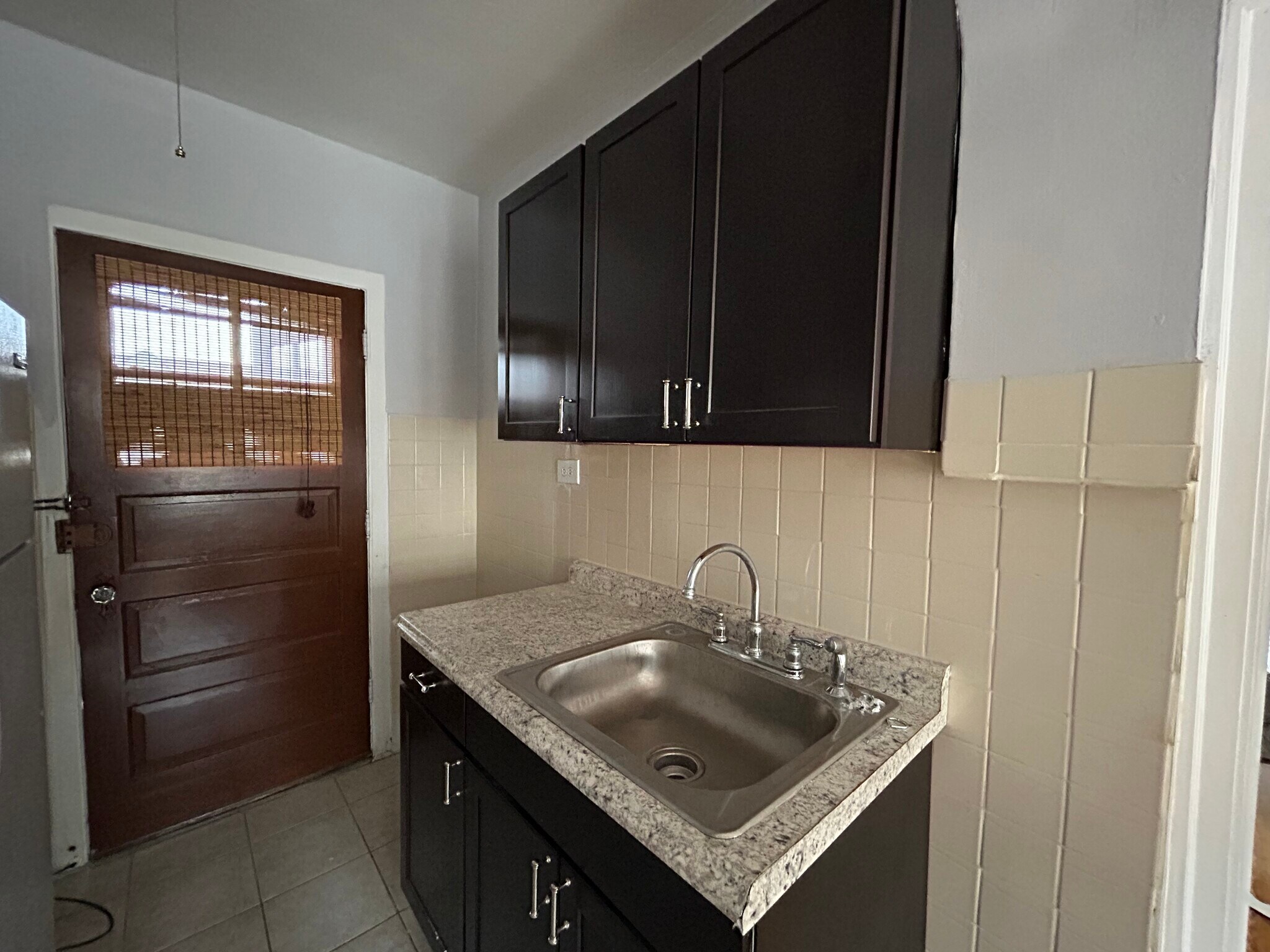 Building Photo - 4628 N Wolcott Ave