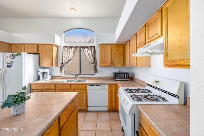 Building Photo - 3408 E Rockwood Dr