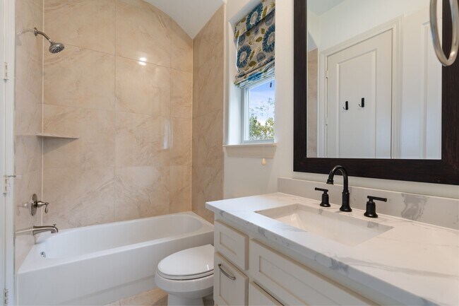 Building Photo - 1103 Summer St