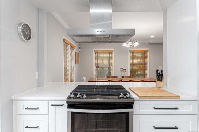 Building Photo - 119 Seaside Ave