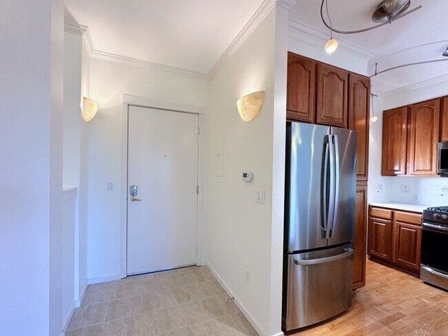Building Photo - 2Bd/1.75Ba Kirkland Condo