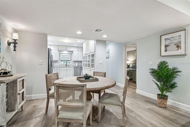 Building Photo - 8 Glencoe Pl