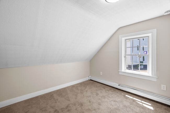 Building Photo - Beautifully Renovated 4-Bedroom Home in Ea...