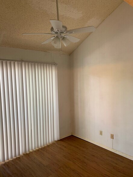 Bedroom - 2313 Longview St