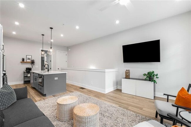 Building Photo - 1272 Longreen Ter NW