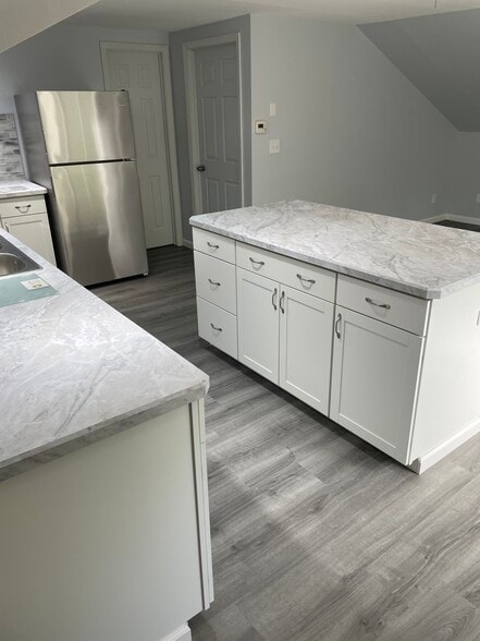 Building Photo - 20 Cosman Dr