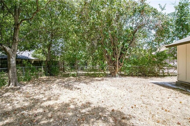 Building Photo - 12407 Tree Line Dr