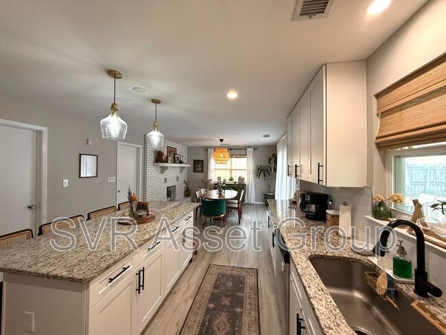 Building Photo - 1272 Arlingwood Ave