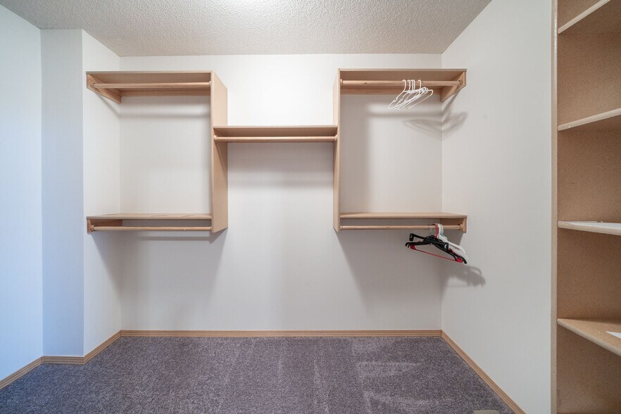 Building Photo - 1339 S Summit Rd