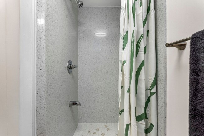 Building Photo - 731 Amana St
