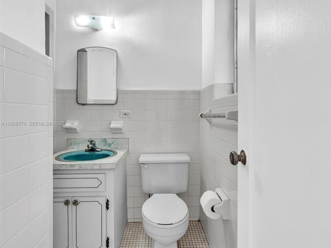 Building Photo - 2443 Meridian Ave