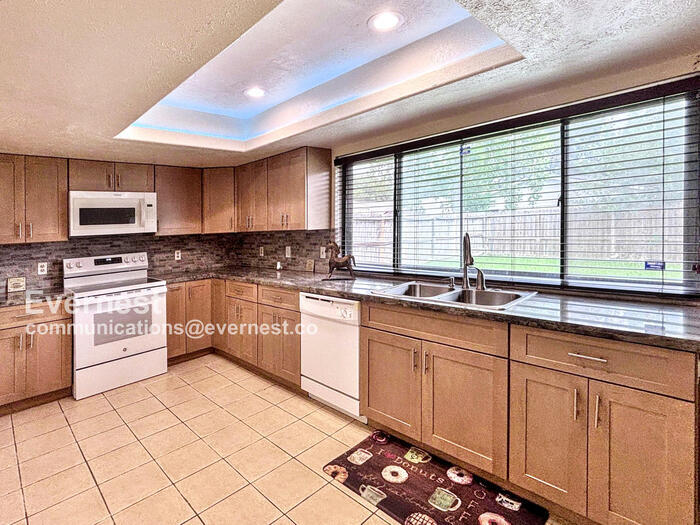 Building Photo - 5538 W Ridgecreek Dr