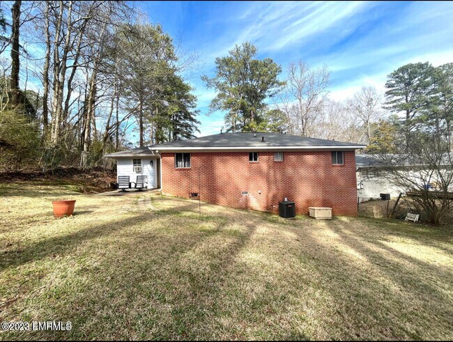 Building Photo - 2113 Valleyview Dr