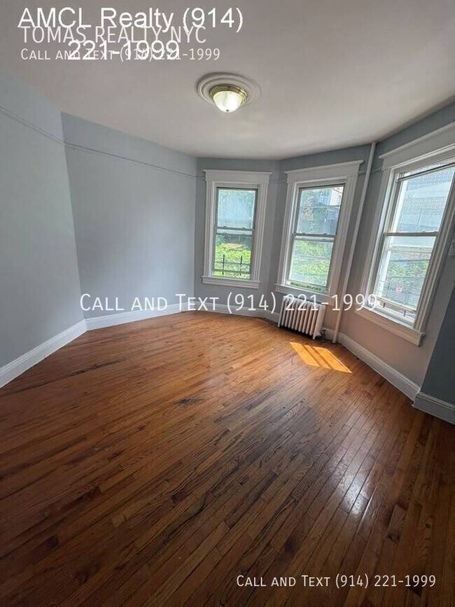 Building Photo - 127 Stanley Ave