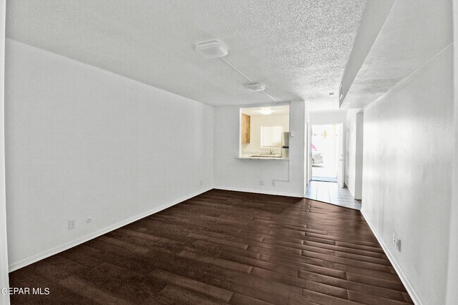 Building Photo - 5200 Carousel Dr