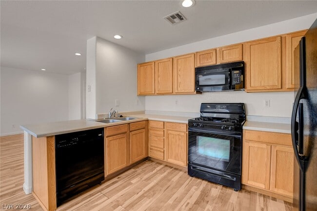 Building Photo - 7443 Ademar St