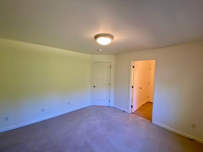 Building Photo - 4802 NE 45th St