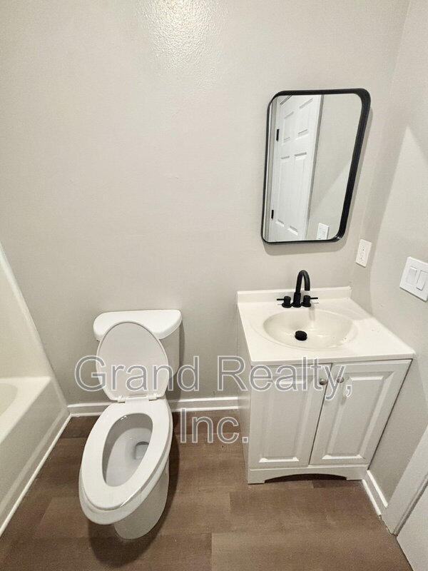 Building Photo - 4520 Limit St