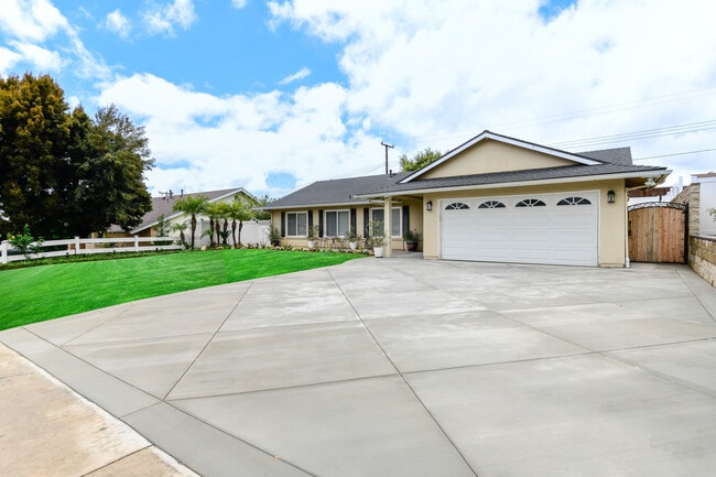 Building Photo - 901 Carlson Dr