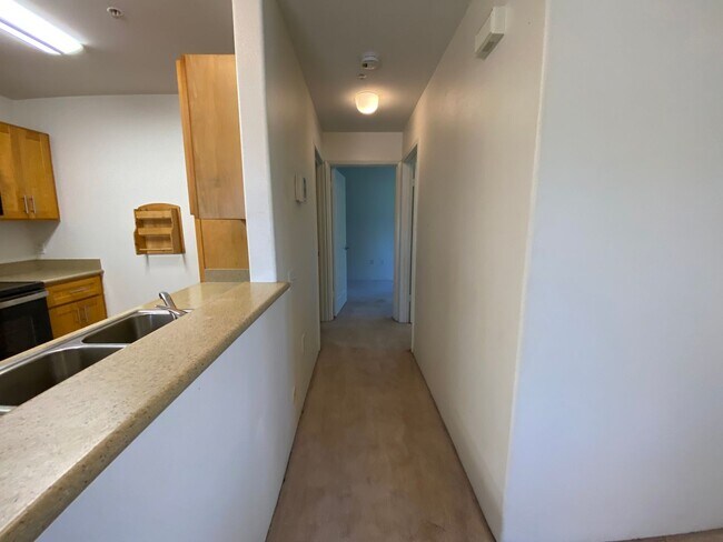 Building Photo - 91-1009 Kamaaha Ave #505