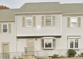 Building Photo - 12 Oak Ridge Dr