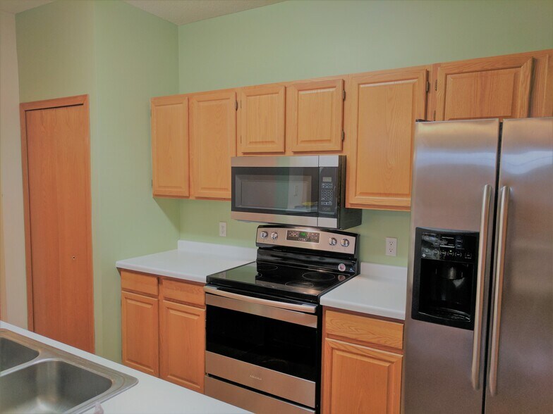 Building Photo - 3625 Vermilion Court North