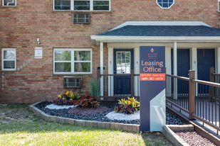 Building Photo - Willow Pointe Apartments