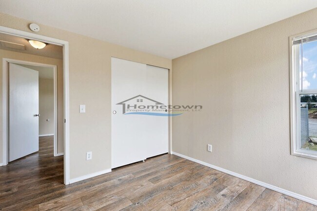 Building Photo - Country Home with Fenced Yard in Hayden!