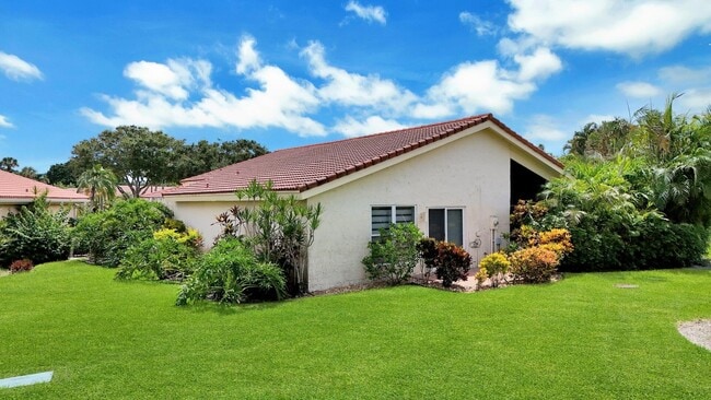 Building Photo - 5529 Lakeview Mews Terrace