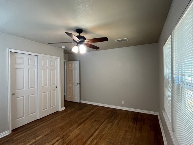 Building Photo - UPDATED CENTRAL CITY HOME
