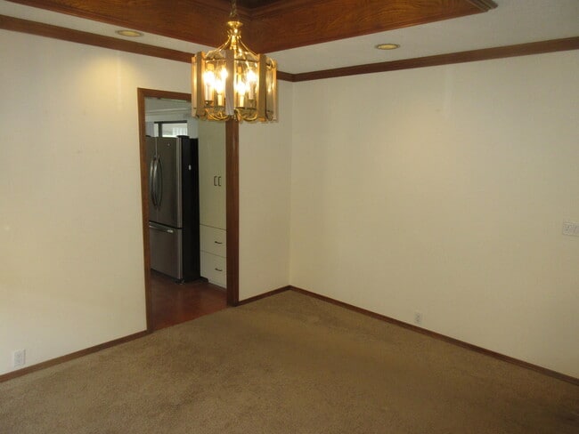 Building Photo - 6904 La Costa Dr NE