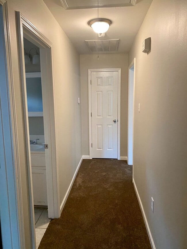 Building Photo - Beautiful 3/2 Home in Lake Azalea Subdivis...