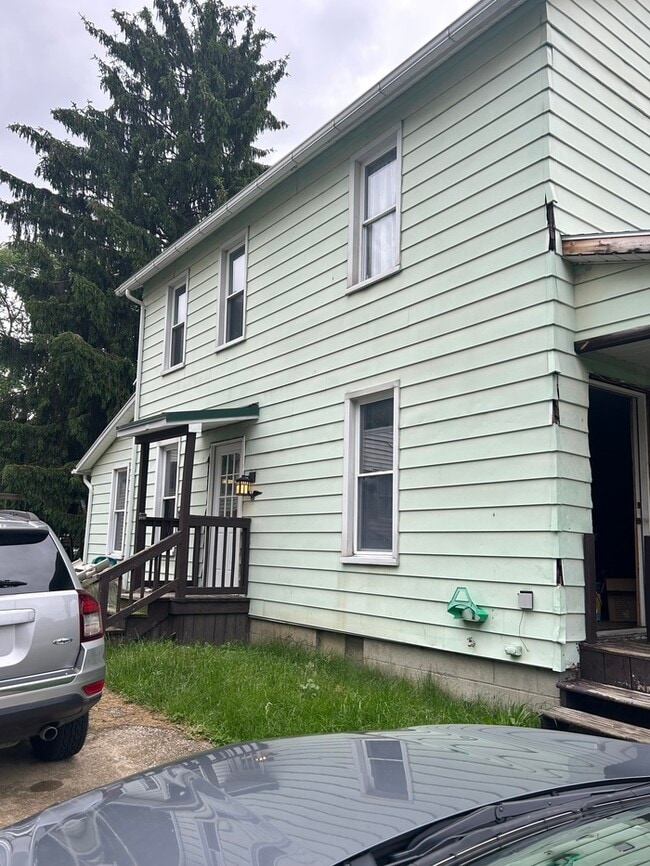 Building Photo - 659 Fisher Hill St