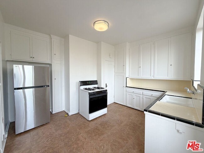 Building Photo - 1314 Hayworth Ave