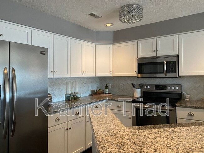 Building Photo - 1384 Heatherwood Ln