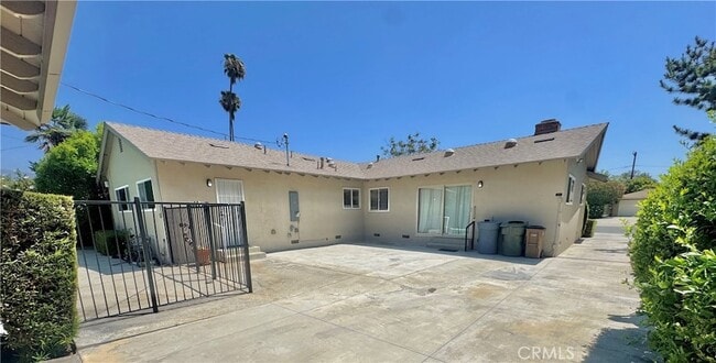 Building Photo - 509 California Dr